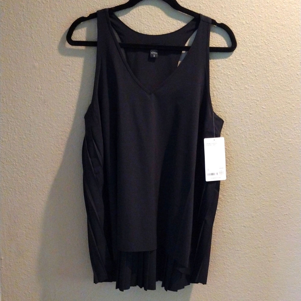 Athleta swing forward pleated tank